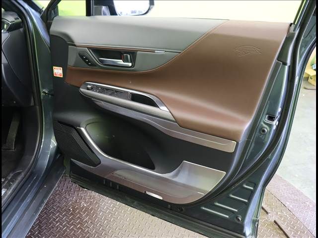 TOYOTA HARRIER HYBRID 2023 Image 31