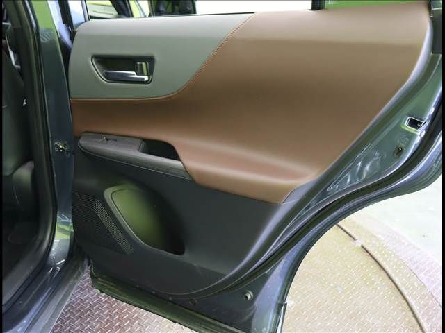 TOYOTA HARRIER HYBRID 2023 Image 31