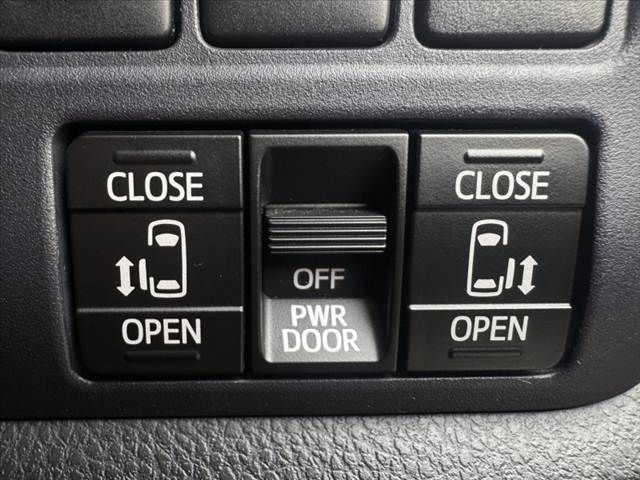 TOYOTA VOXY 2015 Image 31