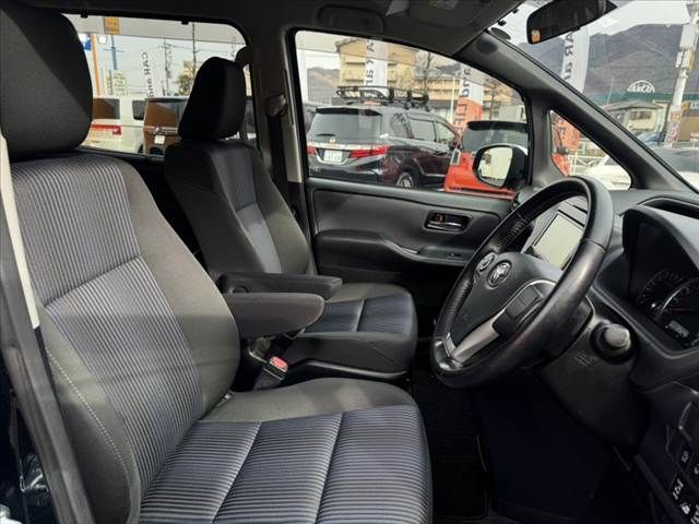 TOYOTA VOXY 2015 Image 31