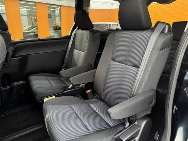 TOYOTA VOXY 2015 Image 31