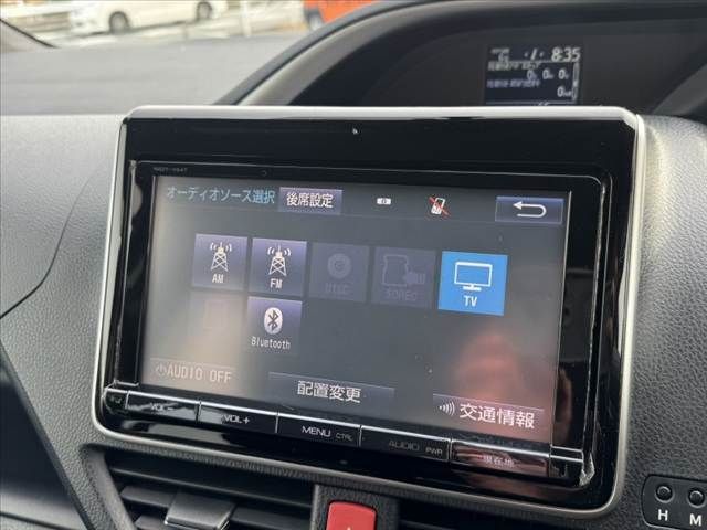 TOYOTA VOXY 2015 Image 31