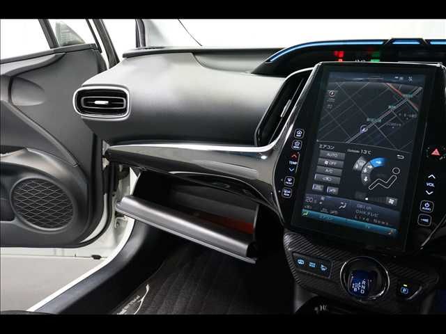 TOYOTA PRIUS PHV 2017 Image 31