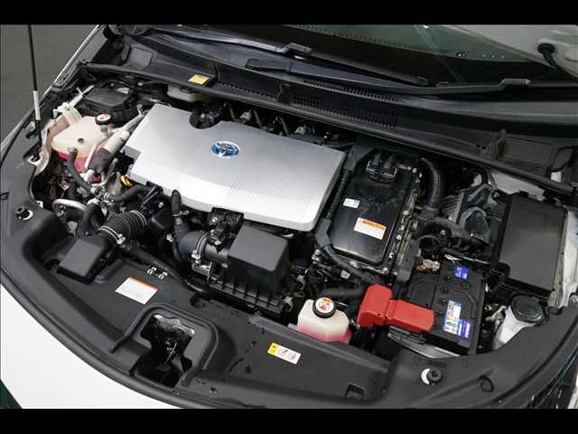 TOYOTA PRIUS PHV 2017 Image 31