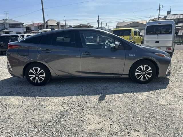 TOYOTA PRIUS PHV 2017 Image 31