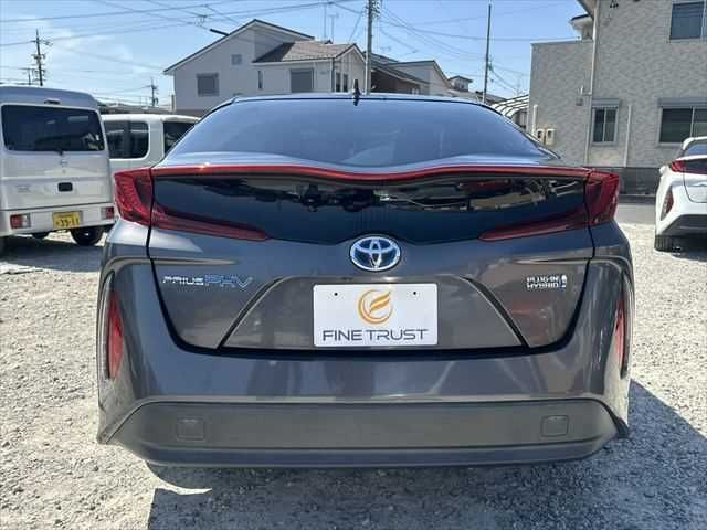 TOYOTA PRIUS PHV 2017 Image 31