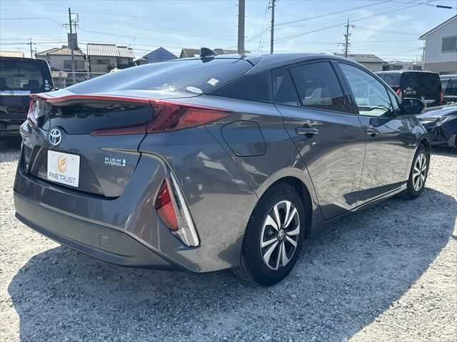 TOYOTA PRIUS PHV 2017 Image 31