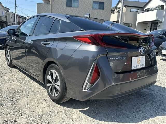 TOYOTA PRIUS PHV 2017 Image 31