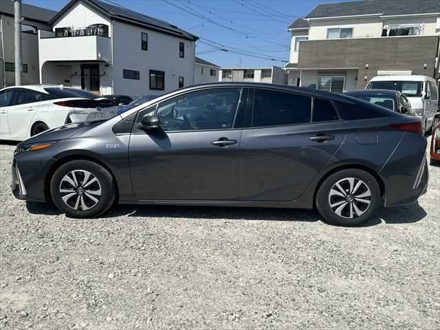 TOYOTA PRIUS PHV 2017 Image 31