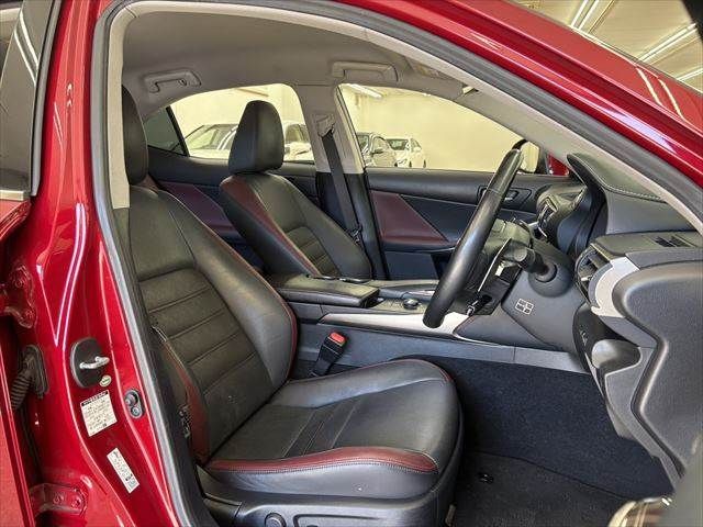 TOYOTA LEXUS IS300 2018 Image 31