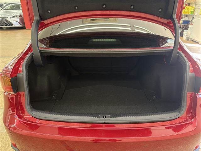 TOYOTA LEXUS IS300 2018 Image 31