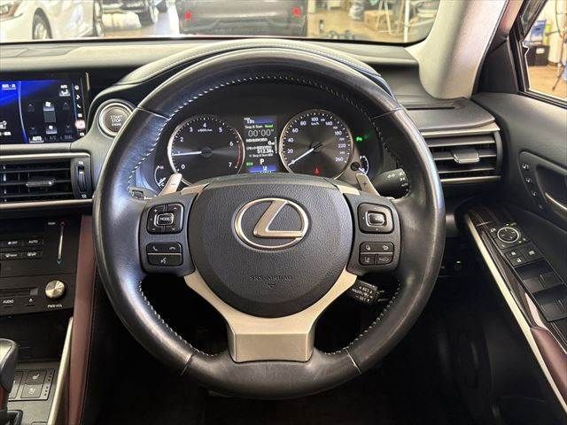 TOYOTA LEXUS IS300 2018 Image 31