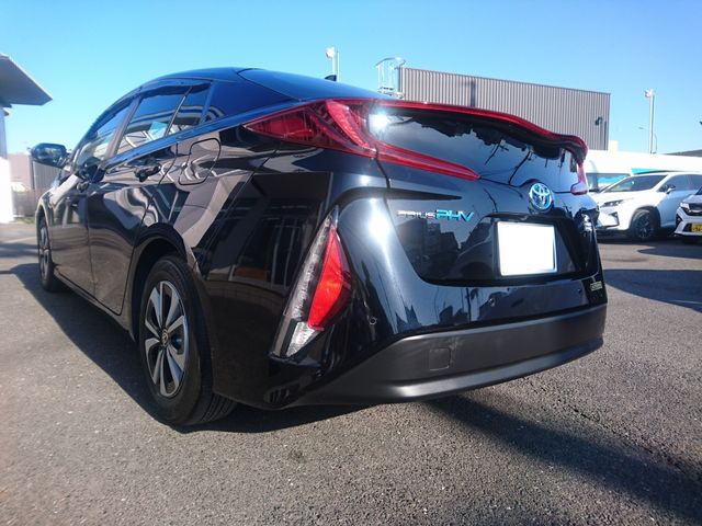TOYOTA PRIUS PHV 2019 Image 31