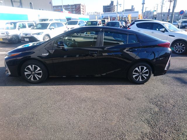TOYOTA PRIUS PHV 2019 Image 31