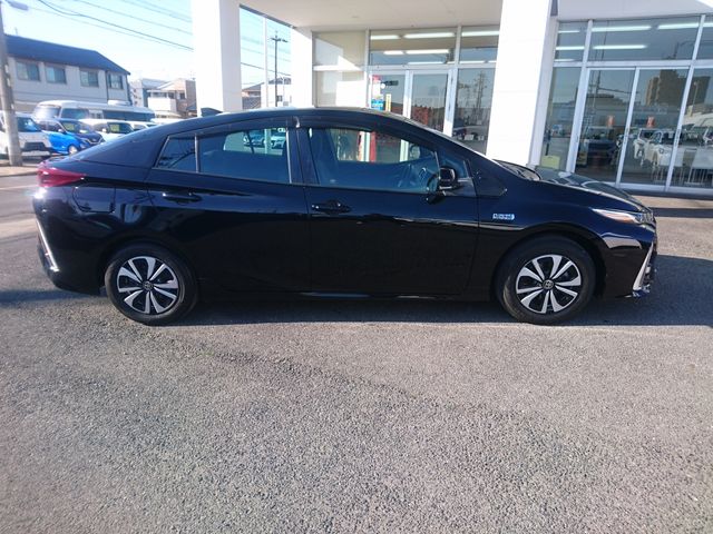 TOYOTA PRIUS PHV 2019 Image 31