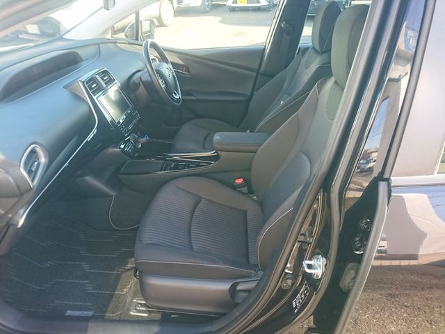 TOYOTA PRIUS PHV 2019 Image 31