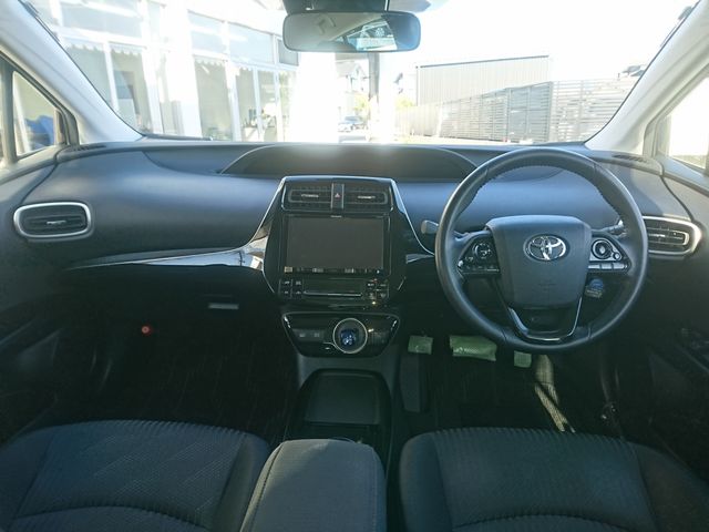 TOYOTA PRIUS PHV 2019 Image 31