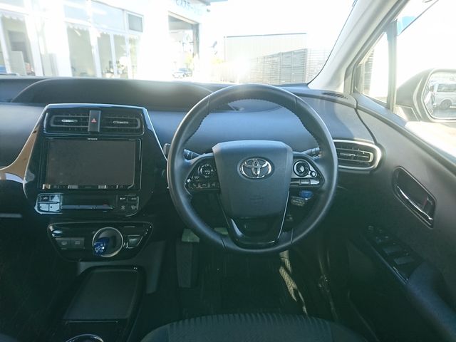 TOYOTA PRIUS PHV 2019 Image 31