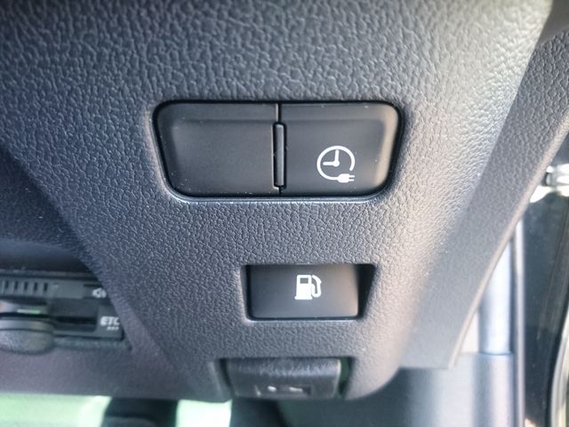 TOYOTA PRIUS PHV 2019 Image 31