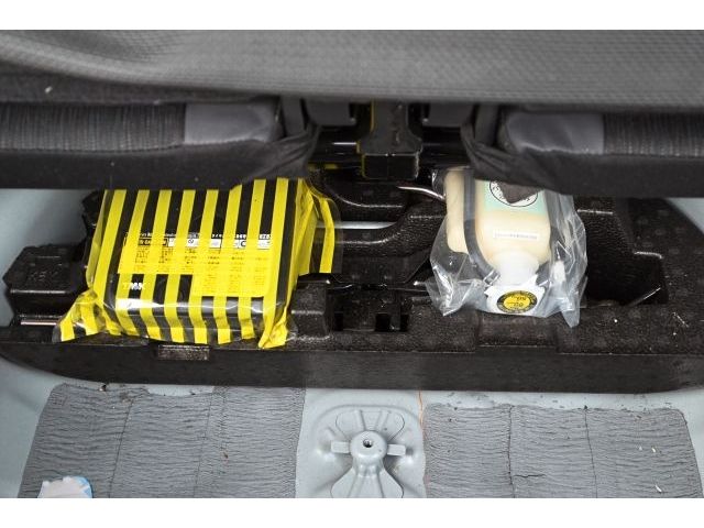 TOYOTA PRIUS ALPHA 2014 Image 31