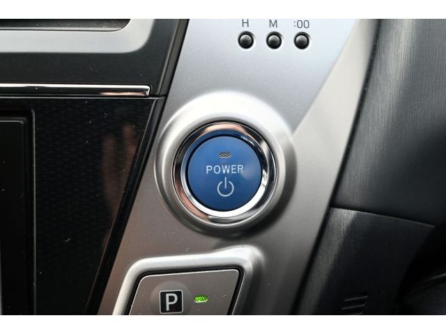 TOYOTA PRIUS ALPHA 2014 Image 31