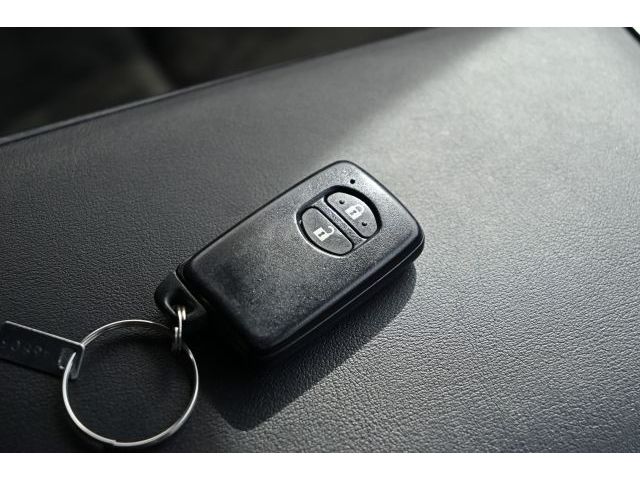 TOYOTA PRIUS ALPHA 2014 Image 31