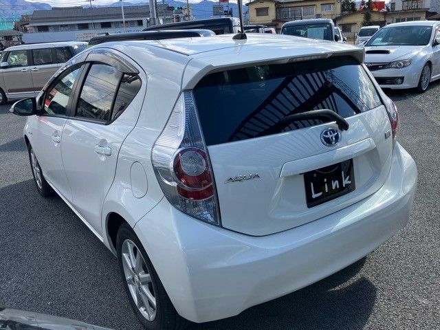 TOYOTA AQUA 2013 Image 31