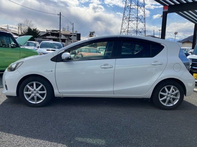 TOYOTA AQUA 2013 Image 31