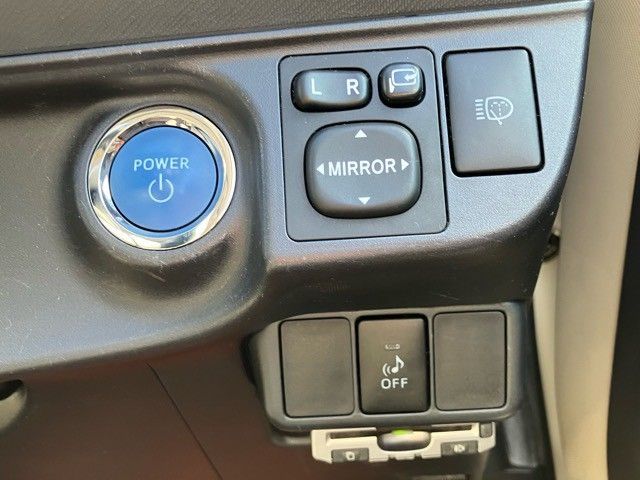 TOYOTA AQUA 2013 Image 31