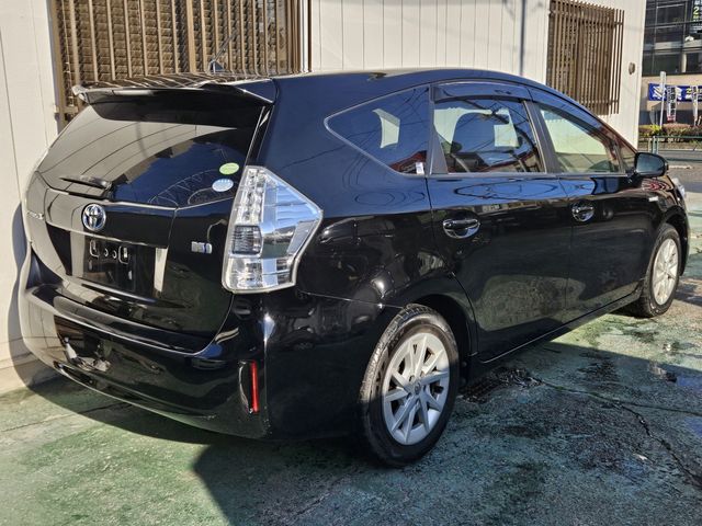 TOYOTA PRIUS ALPHA 2012 Image 31