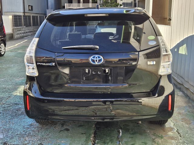 TOYOTA PRIUS ALPHA 2012 Image 31