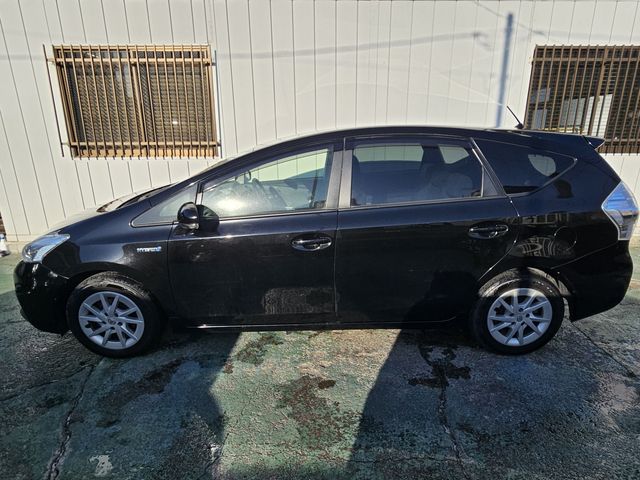 TOYOTA PRIUS ALPHA 2012 Image 31