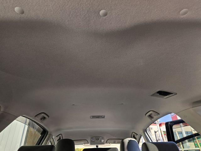 TOYOTA PRIUS ALPHA 2012 Image 31