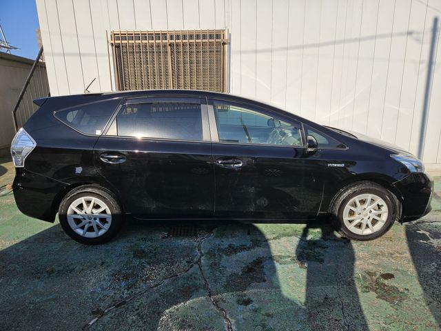 TOYOTA PRIUS ALPHA 2012 Image 31
