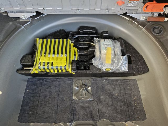 TOYOTA PRIUS ALPHA 2012 Image 31