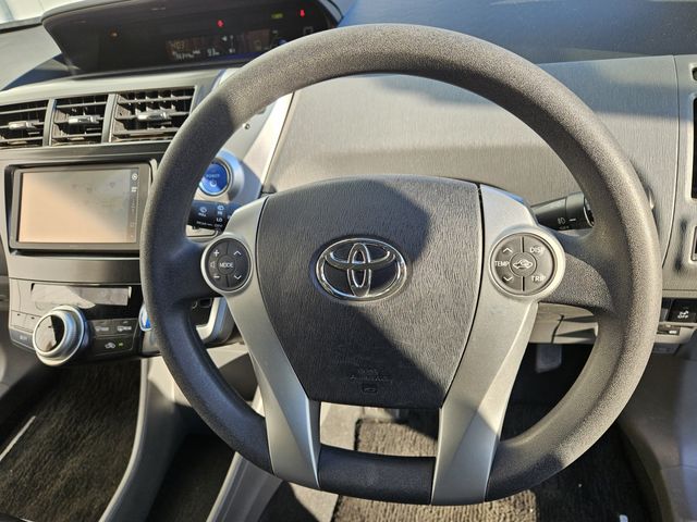 TOYOTA PRIUS ALPHA 2012 Image 31