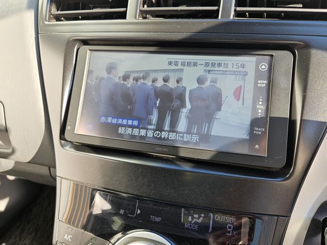 TOYOTA PRIUS ALPHA 2012 Image 31