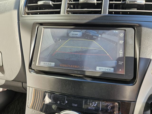 TOYOTA PRIUS ALPHA 2012 Image 31