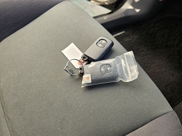 TOYOTA PRIUS ALPHA 2012 Image 31