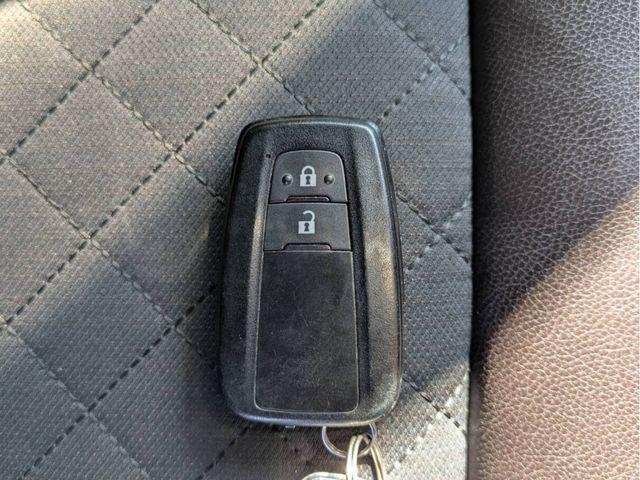 TOYOTA C-HR 2017 Image 31