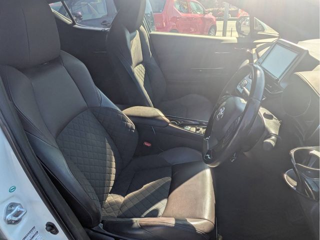 TOYOTA C-HR 2017 Image 31