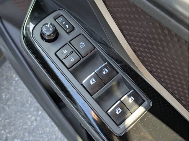 TOYOTA C-HR 2017 Image 31