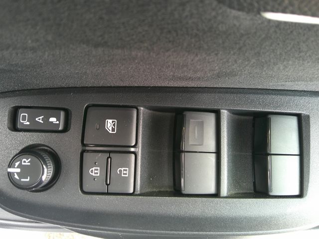 TOYOTA YARIS HYBRID 2023 Image 31