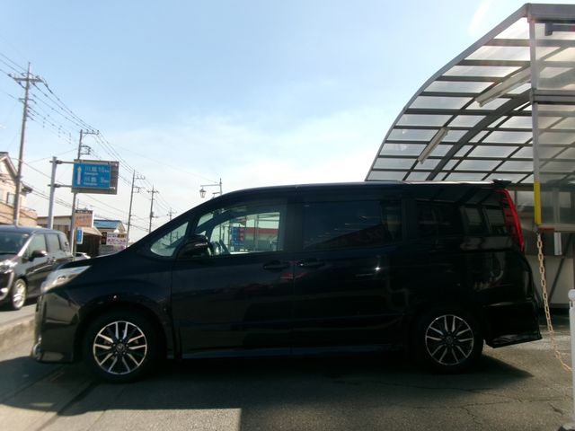 TOYOTA NOAH 2014 Image 31