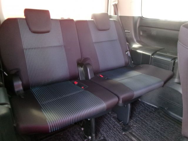 TOYOTA NOAH 2014 Image 31