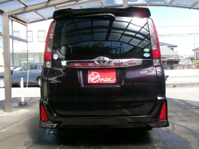 TOYOTA NOAH 2014 Image 31