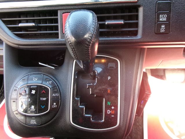 TOYOTA NOAH 2014 Image 31