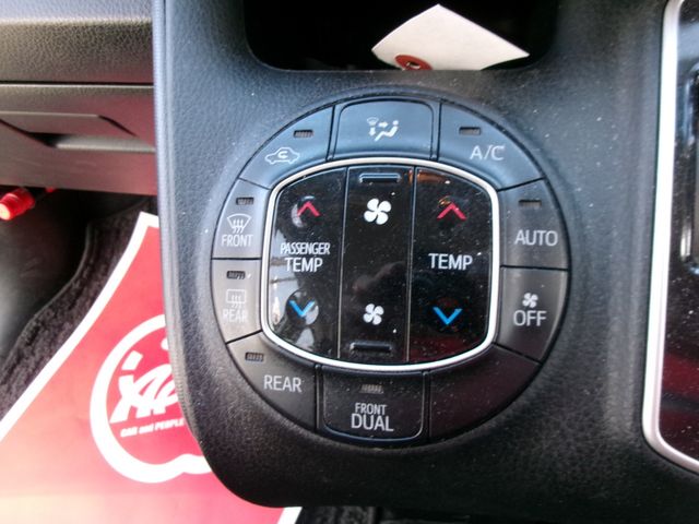 TOYOTA NOAH 2014 Image 31