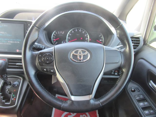 TOYOTA NOAH 2014 Image 31