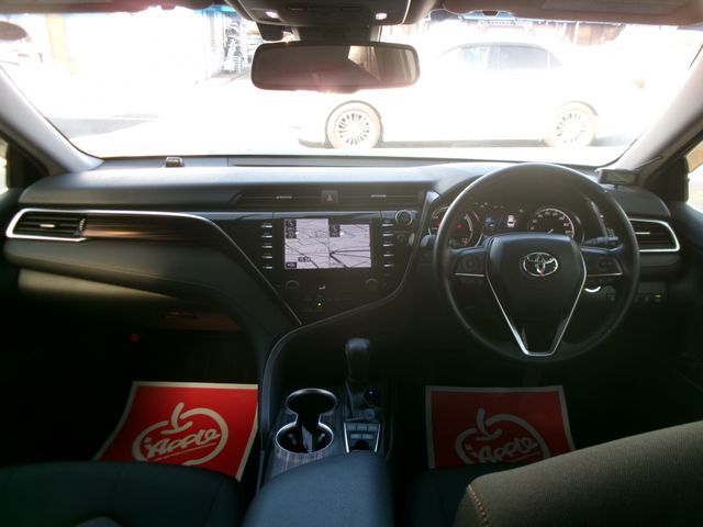 TOYOTA CAMRY HYBRID 2018 Image 31